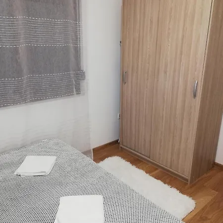 아파트 I Kamp Turanj-samuga