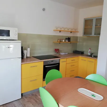 Apartment I Kamp Turanj-samuga