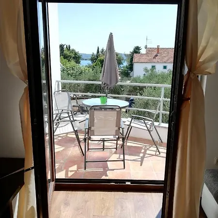 Apartment I Kamp Turanj-samuga