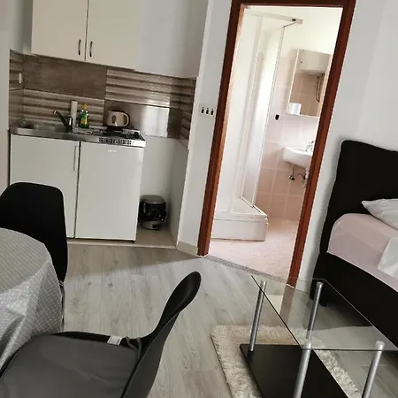 Apartment I Kamp Turanj-samuga